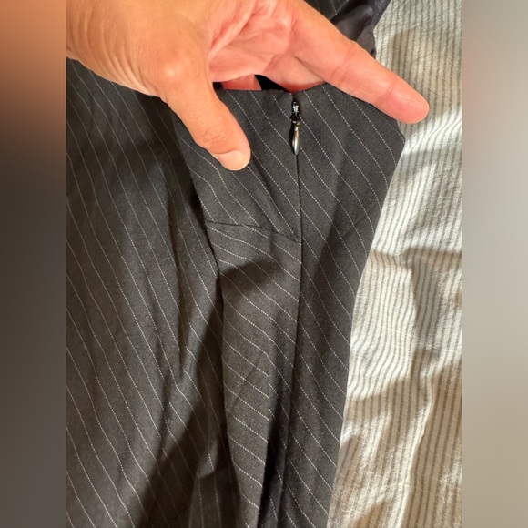 🟢Ann Taylor LOFT size 12 pin stripe sleeveless black dress. 🟢 - Picture 7 of 8